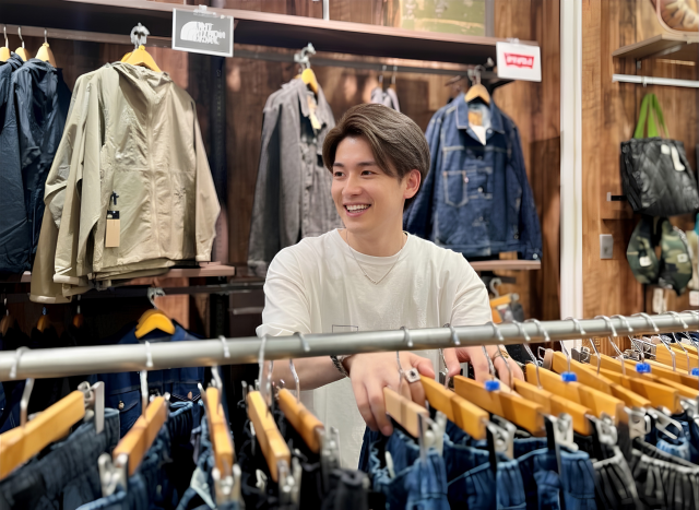 多数のブランドを扱うのもセレクトショップならでは♪
“お店のファン”として働くスタッフもいるんですよ☆