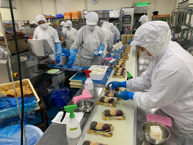 1日平均4〜6種類のお菓子を製造。
1種類の製造にあたりかかる時間は、1h〜1.5h程度です。