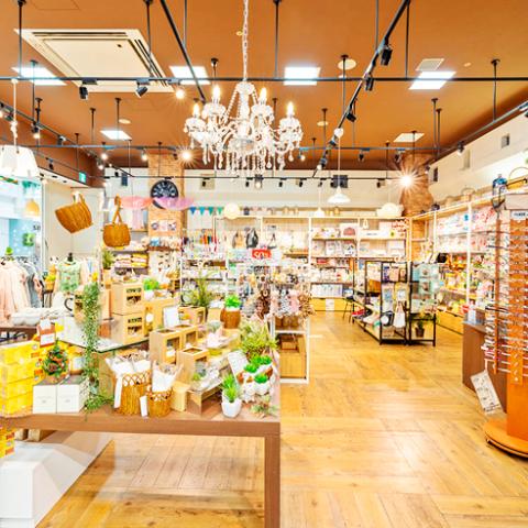 創業100年を超える老舗企業が手がけるショップ◎素敵な商品に囲まれて楽しく働けます♪