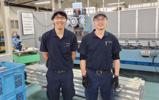 草加工場は総勢35名のスタッフが活躍いただいています。代表をはじめスタッフ間のコミュニケーションは良好で働きやすい職場です。