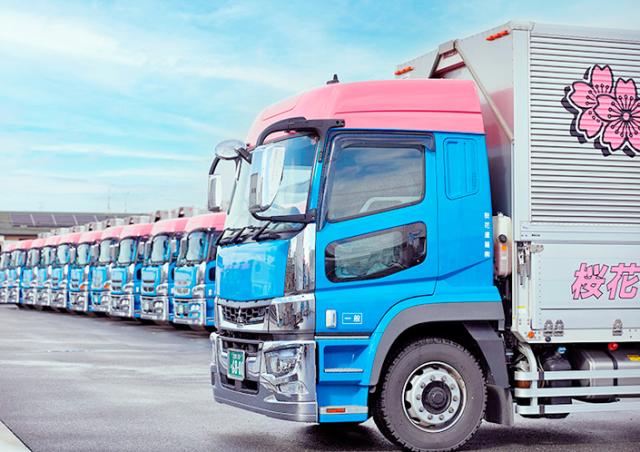 エアローラーシステム搭載で、荷役はスムーズ。
リフト免許の取得もサポートします！