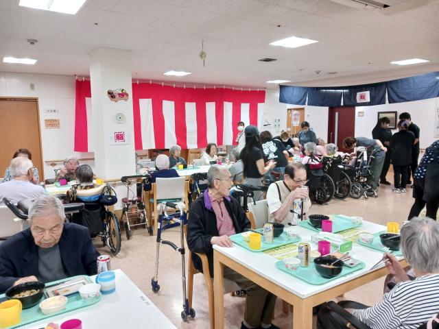 【施設内介護スタッフ（日勤）】週1〜OK◎WワークOK！資格を活かして働ける◎待遇良好で車通勤もOK施設内介護スタッフ（日勤パート　非常勤ケアスタッフ）
ご入居者様への各種介護サービスのご提供をして頂きます。
※「７時〜」勤務可能な方、大歓迎（３時間程度の勤務可）※