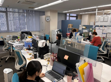 ＜経理事務＞経験者・フルタイム勤務歓迎！子育てと両立も◎週4日〜相談OK！ネイル・髪色・服装自由！経理事務