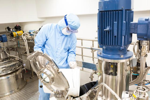 充実した福利厚生のひとつに〈昼食無料支給〉があります。
駐車場が完備しているため、〈車通勤〉も出来ます。