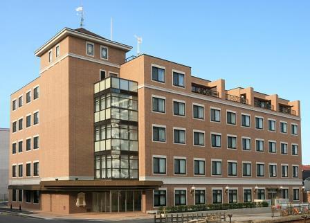 松戸駅から徒歩7分。昭和63年の開院以来、多くの患者様に選ばれ続ける産婦人科です。