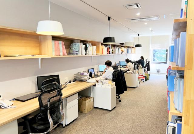 7年前に改装したオフィスは、居心地の良さ◎従業員数が少ないので、窮屈さもありません！