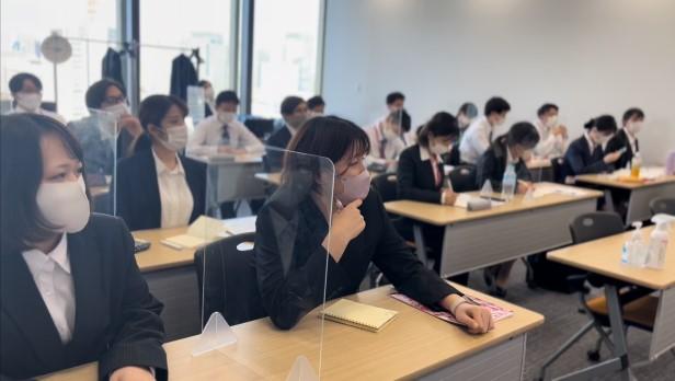 入社した先輩の9割が未経験からのスタート。
20〜30代の女性が活躍しています。