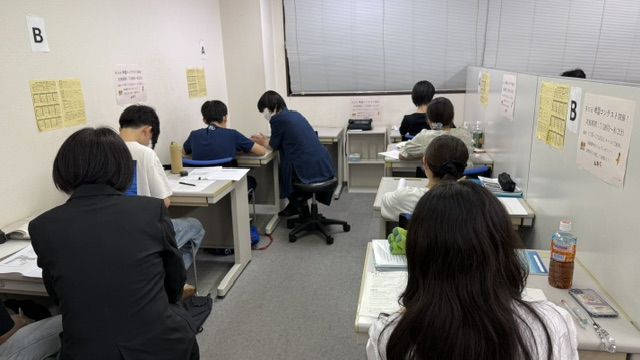 小中高一貫校生徒を対象とした英語専門塾。
「一生使える英語」の習得を目指す指導をおこなっています。