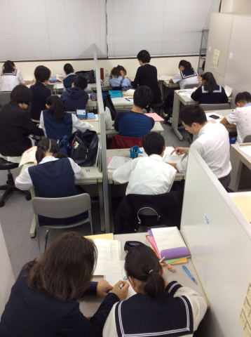 指導経験と語学力が活きる！英語塾の非常勤講師（英語or数学）／週1日〜1日2h〜／掛け持ち・学生OK[1]英語専門塾での個別指導[2]数学の個別指導