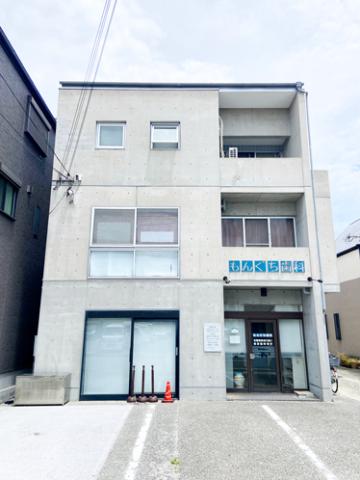 勤務先は山陽「東須磨」駅から徒歩5分!
マイカー通勤OKで自宅から通いやすい環境です。