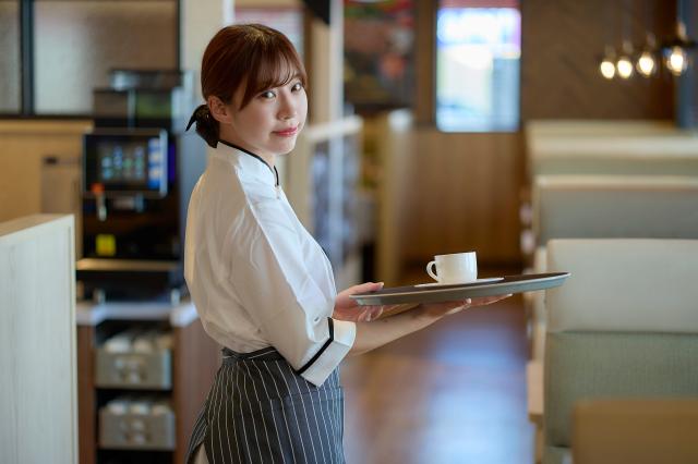 勤務時は食事代半額! 美味しいメニューをお得に味わえるとスタッフにも好評です♪