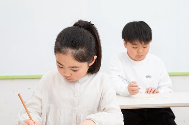 未経験OK＆子ども好き歓迎！学研のせんせいとして活躍しませんか？週1回〜、WワークOK　説明会開催中［1］直営教室の先生（委託契約講師）
［2］採点アシスタント（委託契約講師）
［3］教室の指導・運営者（フランチャイズ契約）