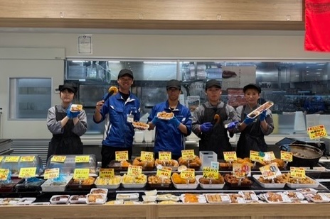惣菜スタッフ◇年収700万円以上可能◇未経験歓迎◇固定残業代なし◇地域密着スーパーで惣菜のプロへ惣菜スタッフ（調理・品出し）