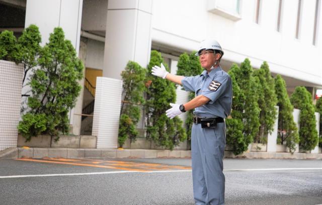 山王総合株式会社の正社員情報 イーアイデム 伊勢原市の施設警備 交通誘導警備 駐車輪場管理求人情報 Id A