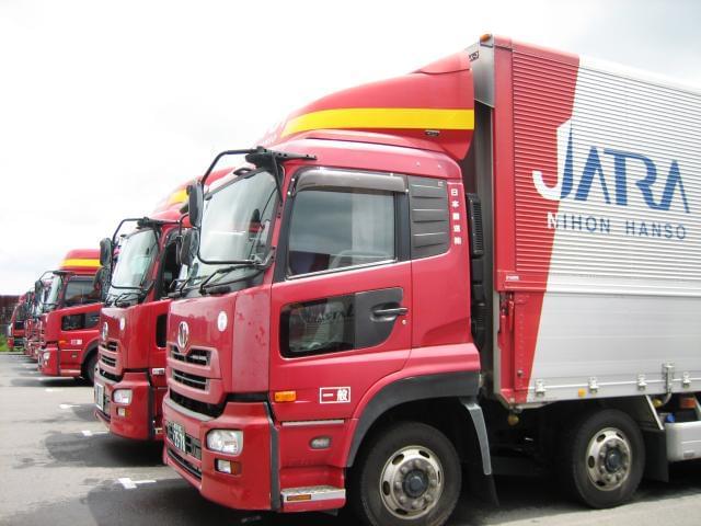 2t車は普通免許でのれる車両もあるので中型免許がなくても大丈夫です。この2t車スタートで数年後、中型や大型免許へとステップアップも可能です。給料もアップ出来るぞ!