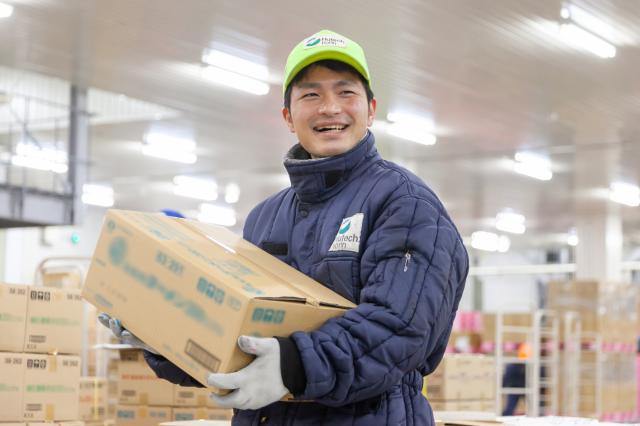 【積み込み】無料送迎／夕方からの勤務／日数応相談／倉庫内／未経験／高校生可／WワークOK／冷凍食品を扱う倉庫内での積込み作業