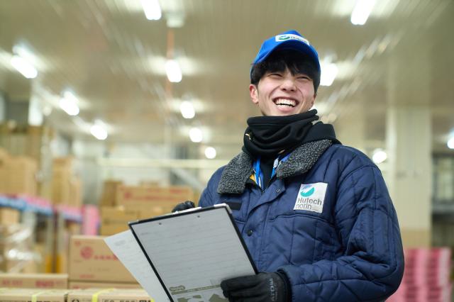 年齢や経歴の壁はありません。年の離れたスタッフ同士でも、和気あいあいとした職場です!