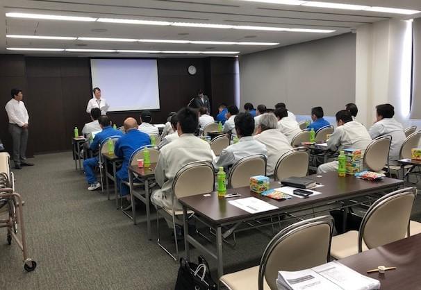 安全運転講習の様子です。
しっかりとした研修等があるので、安心して働けます!