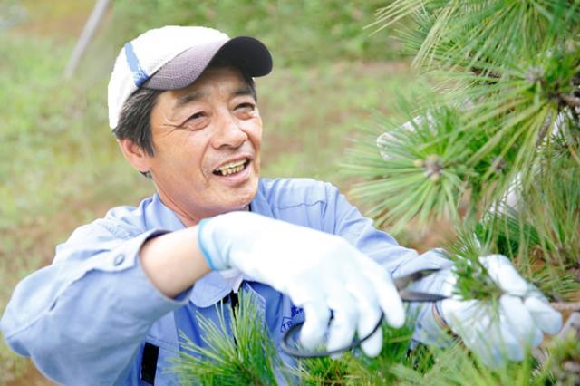 繊細なケアが欠かせない“庭づくり”。
愛情を込めて、しっかりとメンテナンスをしています。