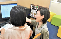 主婦の方も多く働いており、子供の行事などは優先してお休みも取れます。