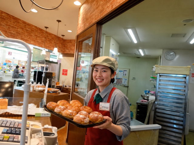 人気のベーカリーコーナーで8〜17時のフルタイムで勤務♪帰りにお買い物もできます◎スーパーマルイチ財光寺店のベーカリースタッフ