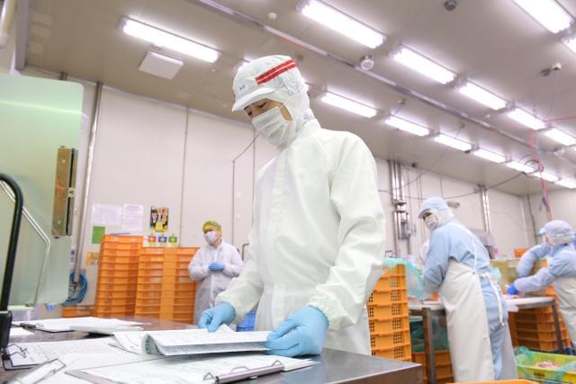 機械では対応のできない細かな加工こそ、当社の強みです。