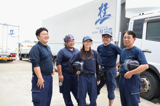 運転だけではなく、適度に体を動かしながら働ける仕事です。体力的な負担は少なめなので、未経験の方や40代・50代からのスタートでも無理なく活躍できます。