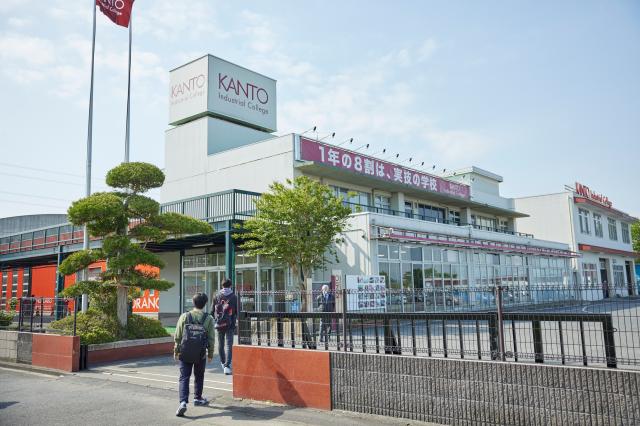 学生さんと話していると、身も心も自然と元気に!?
パワフルで明るいスタッフが活躍中です!