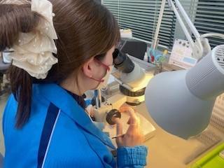 【精密ピンの加工、検査／パート】◎空調完備にて職場は快適です。女性活躍中！精密ピンの加工、検査