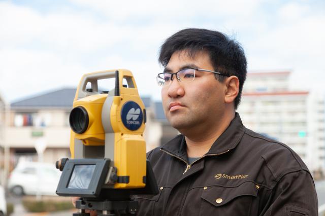 【自信を持って、プロの道へ】
1年かけて磨く専門技術と、成長を支えるマンツーマン体制