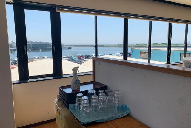 二階席(土日のみOPEN)からはオーシャンビューの絶景が広がっています♪海を感じながら働きませんか♪