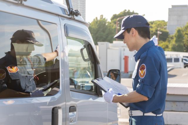 【駅チカ商業施設／駐車場警備スタッフ】働きたい日だけ働けます／研修手当＆入社祝い金あり／未経験者歓迎大型商業施設の駐車場警備スタッフ