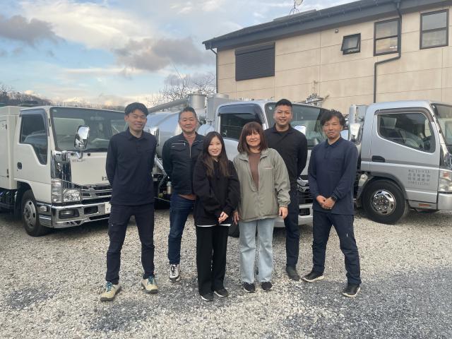 チームで協力して業務を進めています