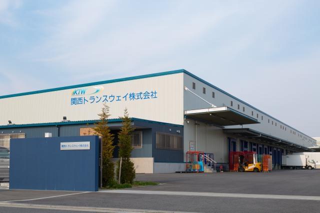 関西トランスウェイ株式会社の正社員情報 イーアイデム 岸和田市の配送 配達 ドライバー求人情報 Id A