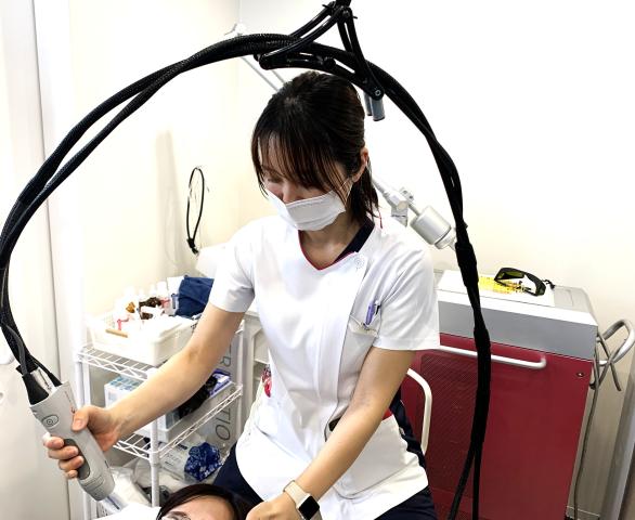 手に職をつけて生涯安心・安定!
形成外科手術や美容施術の専門スキルを身につけられます。