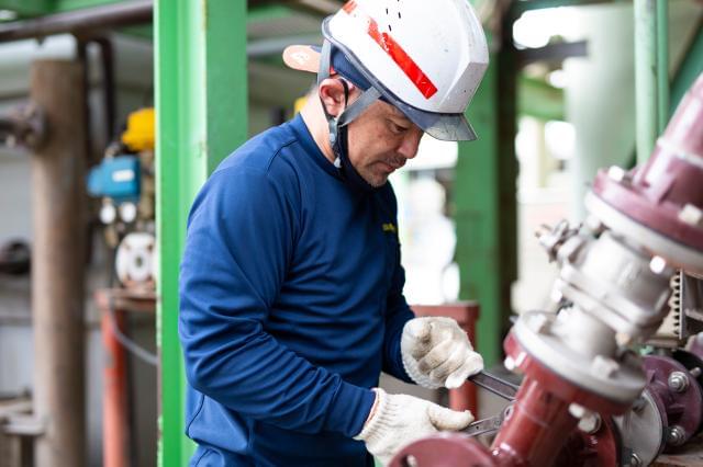 ※画像は焼却設備のメンテナンスの様子です。