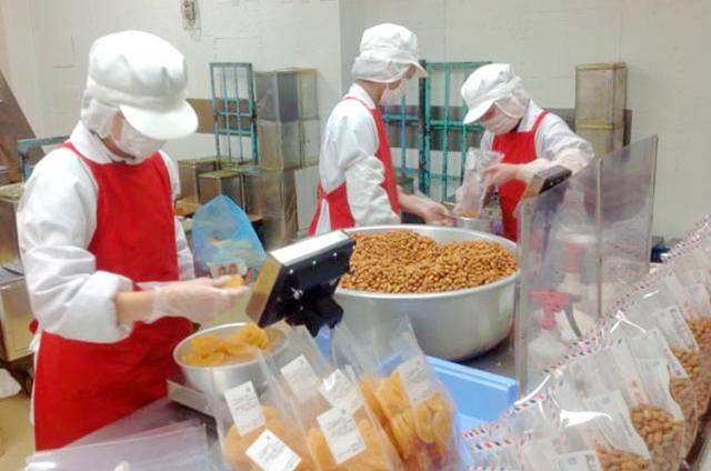 ナッツ類の選別・包装作業他◇阪神大石・西灘駅近く◇未経験OK◇従業員の健康に気づかう優しい会社です♪ナッツ類の選別・包装作業他