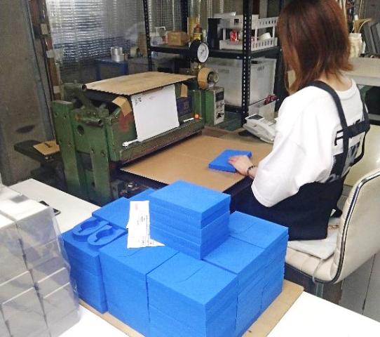 扶養控除内で働ける／冷暖房完備の工場で快適！座り仕事メイン／週3日〜OK／賞与年2回／休み取りやすい軽作業スタッフ