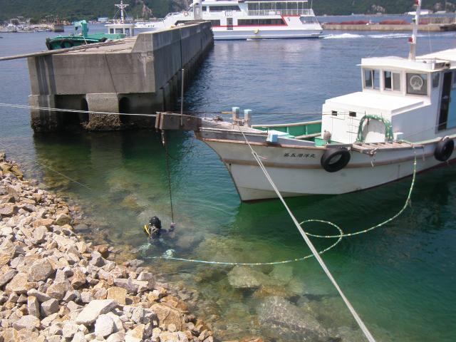 小型船舶操縦士や潜水士など、様々な資格の取得を支援！当社で、海上工事のプロになりませんか。