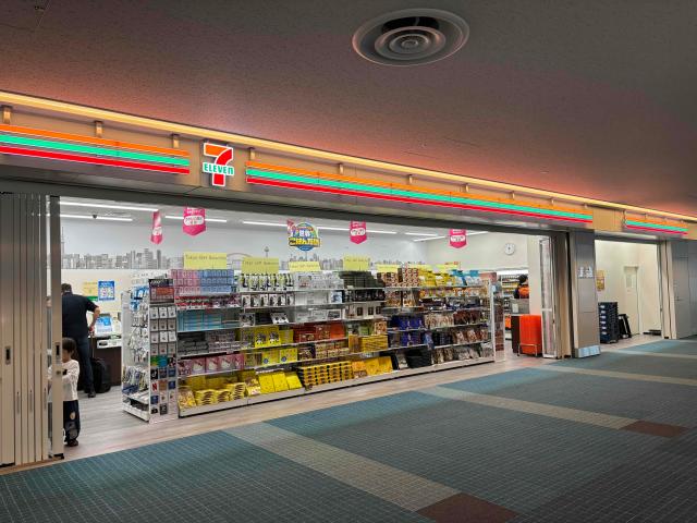 全ての店舗が施設内のため、トレイ清掃はなし、セキュリティ面も安心して働ける環境です。