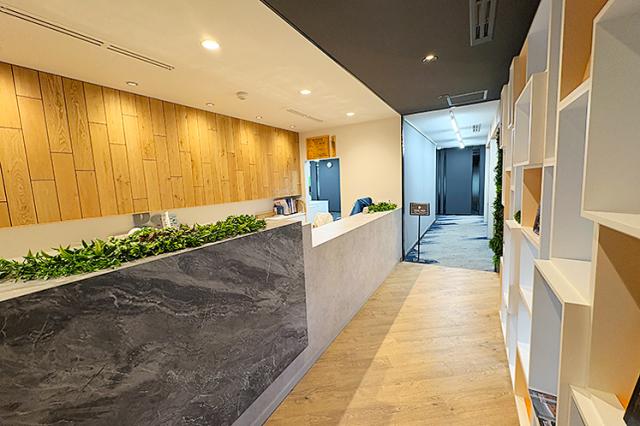 車通勤OK（駐車場完備）×遊び心のあるオフィス。空間デザインの会社ならではの「ワクワク」を仕事に！