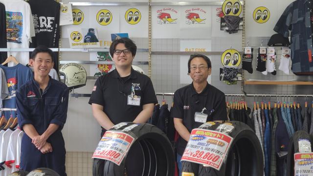 アパレル・雑貨屋のような働き方ができます。
楽しく接客できるバイク用品専門店で働こう！