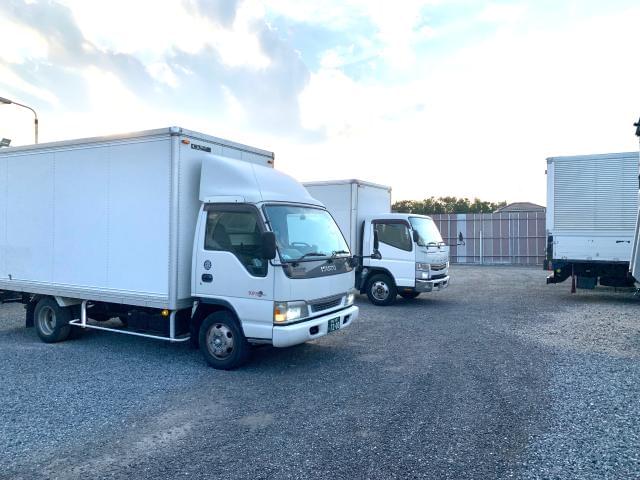 多彩&多数の車両を取り揃えクライアントをサポート!
2011年の設立より堅実な成長を続けています。