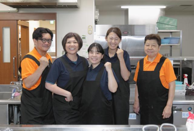 【週1日〜平日のみ・土日のみOK】 未経験歓迎！嬉しい食事付き♪学生さん〜中高年の方まで活躍中◎学生寮食堂での夕食の盛り付け・調理補助