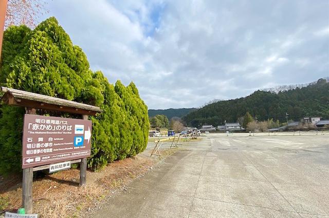 駐車場内を動く勤務なので、座ったばかりではないので安心！アクティブに体を動かして働けますよ。