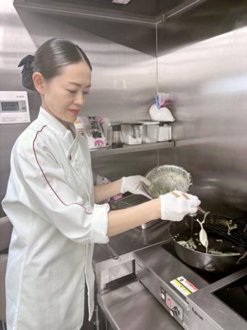 親しみやすさと高級感の調和のとれた落ち着いた雰囲気の店構え。