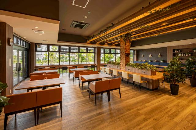 おしゃれな福利厚生エリアでの接客・レジおよび調理補助スタッフを募集！ベーカリーカフェの接客レジ・調理補助スタッフ【福利厚生施設】