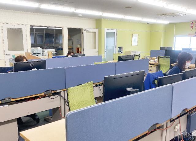 事務作業と現場作業が半々ぐらい。適度に体も動かせます◎