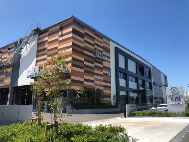 当社で活躍するスタッフは、新卒入社の人・異業種から転職した人など、経歴・年齢はさまざまです◎