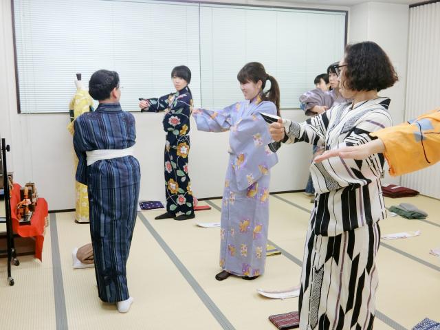 ≪着物≫好き必見／学院での事務職／土日祝休／GW・夏季・年末年始休暇有／50代・60代の女性活躍中きもの教室の事務スタッフ